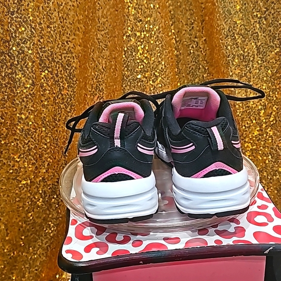 E Avia Black and Pink Leather Athletic Shoes (ABBA) Size 9.5 - Picture 4 of 8